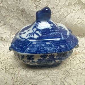 Variant Blue Willow  Ironstone Small Tureen or Gravy with Li8inL x 6inW x 5.5inH